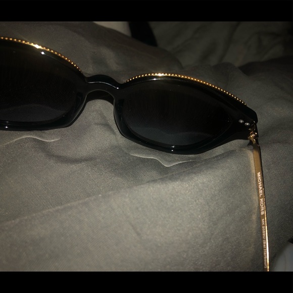 Michael kors sunglasses with a gold frame around - Picture 1 of 3